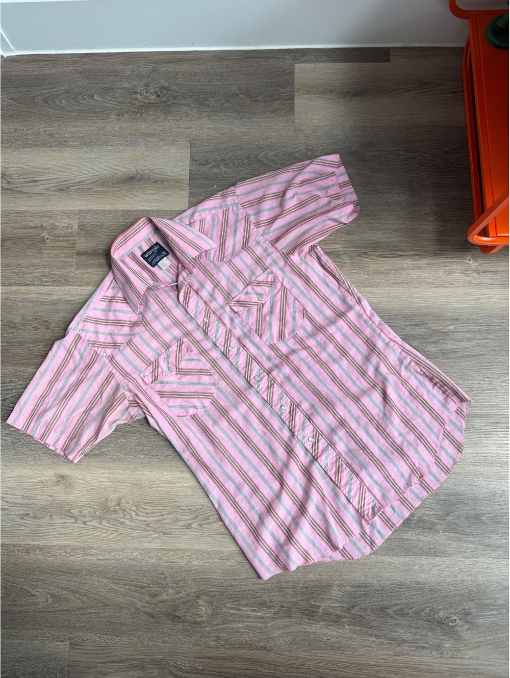 Wrangler Men's Pink Striped Short Sleeve Cowboy Cut Shirt, Size Medium, Pearl Sn